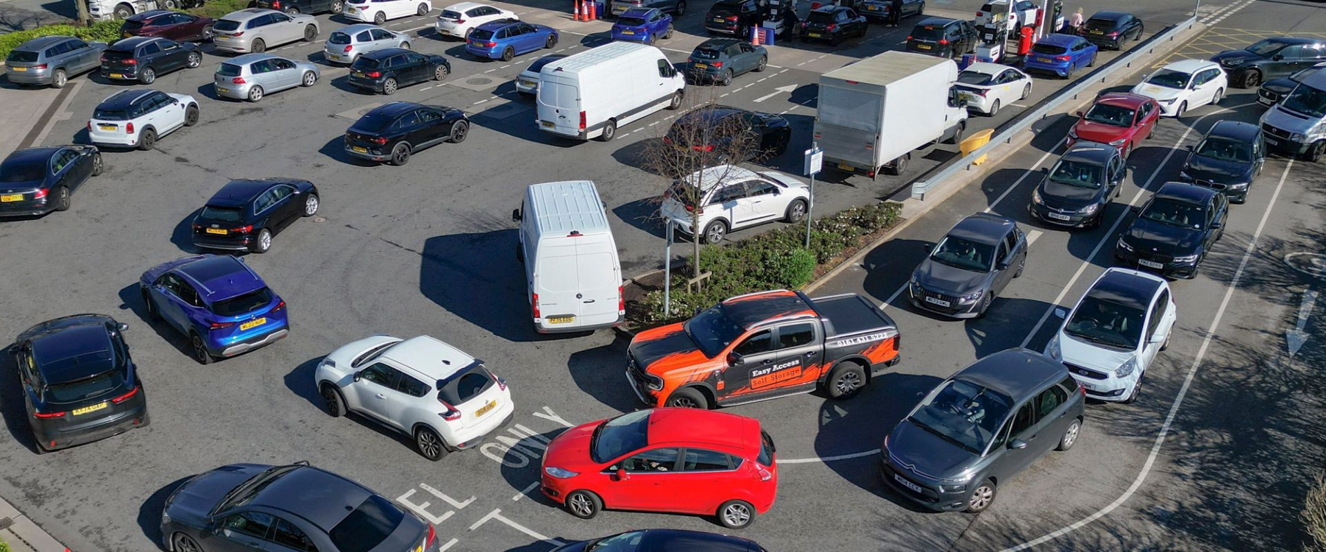 De la ROMA la București, Războiul din Iran Schimbă Fața Energetică a Europei București – Războiul din Orientul Mijlociu, cu atacurile cu rachete care au lovit infrastructura energetică, a declanșat o serie de efecte în lanț, resimțite de la ROMA până la București