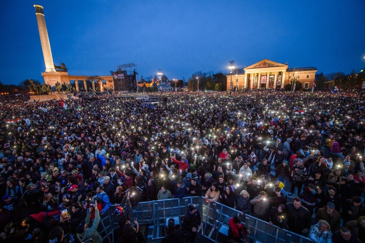 Maghiari, peste 100.000 la concertul anti-Orban: Protest uriaș în Ungaria