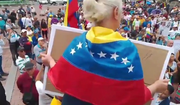 Proteste la Caracas: Manifestanți cer alegeri și salarii mai mari