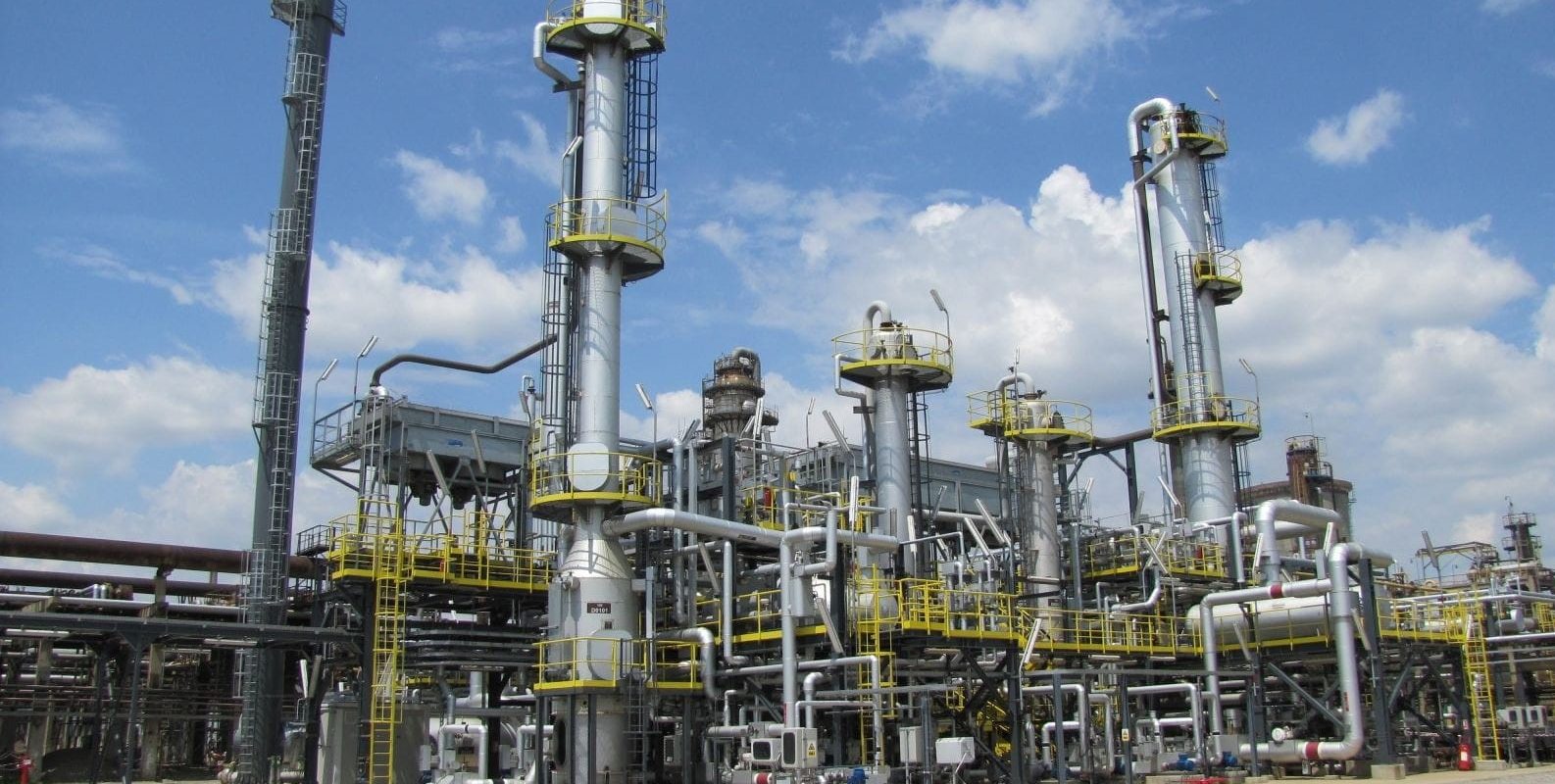 Ministrul francez al Economiei, ROLAND LESCURE, a solicitat Comisiei Europene o investigație privind marjele de profit ale rafinăriilor de pe continent