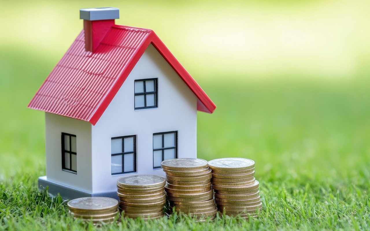 Mai puțini români mai dețin locuințe în orașe, în timp ce chiria crește București – Piața imobiliară din România arată semne clare de ajustare, cu o scădere a numărului de proprietari de locuințe în orașe și o creștere a ponderii chiriașilor, conform unui sondaj realizat de Unlock Market Research pentru Colliers