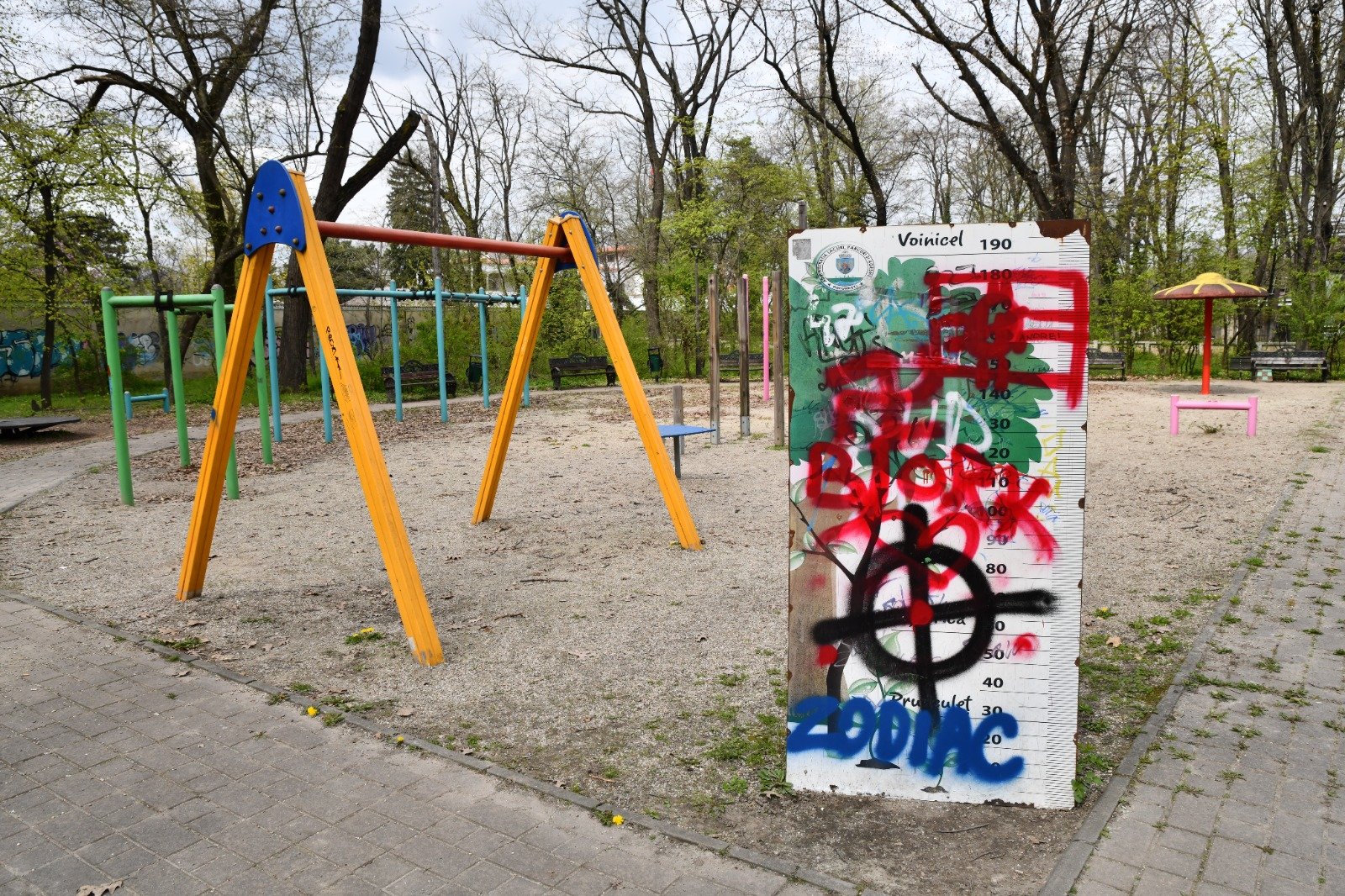 Herăstrău, refăcut: Ciucu, furios pe „cașcarabete” și mobilier urban