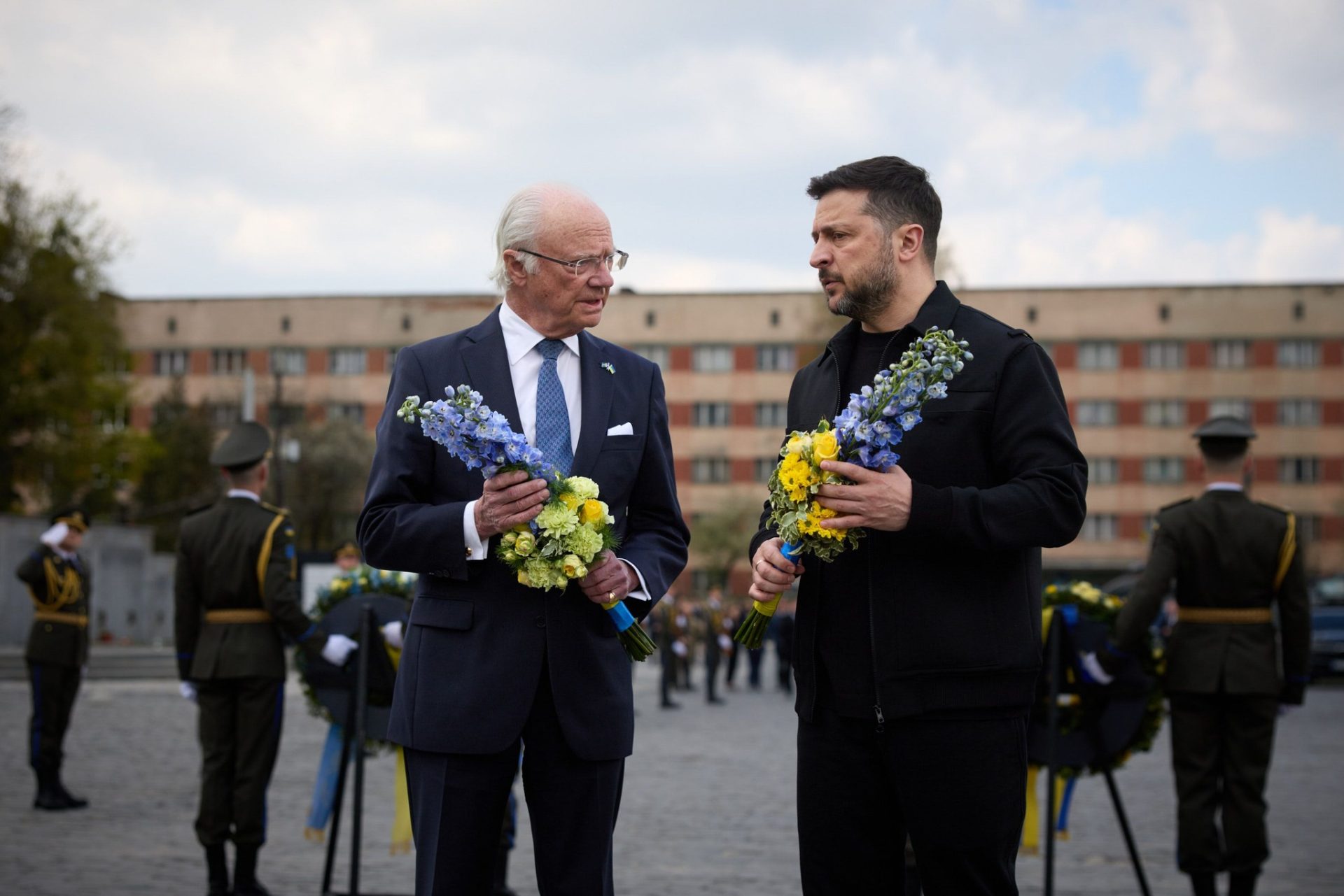 Regele Suediei, vizită SURPRIZĂ în Ucraina: S-a întâlnit cu Zelenski la Liov