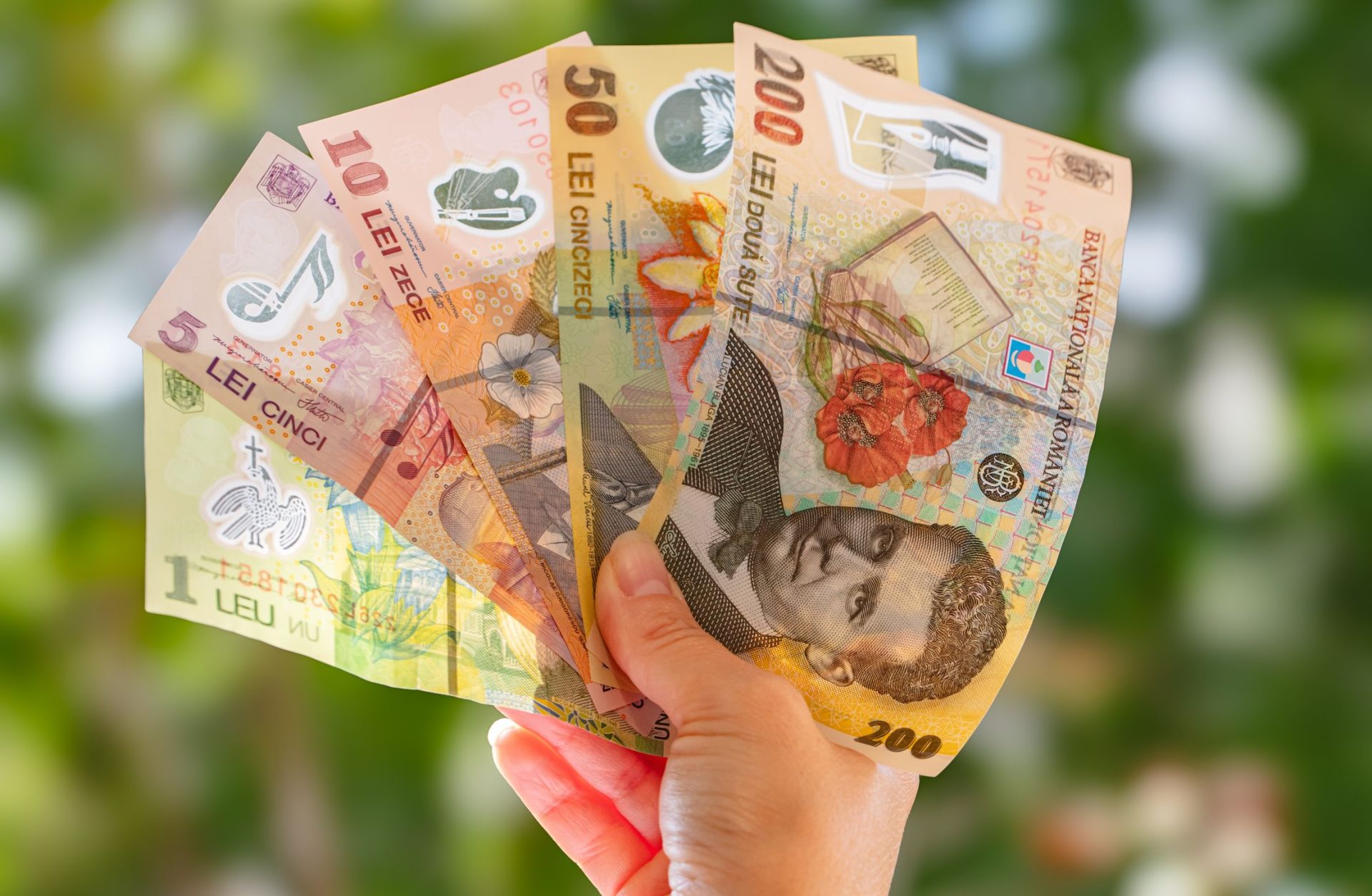 Ce pericole îi așteaptă pe românii care riscă „Lista Rușinii”?