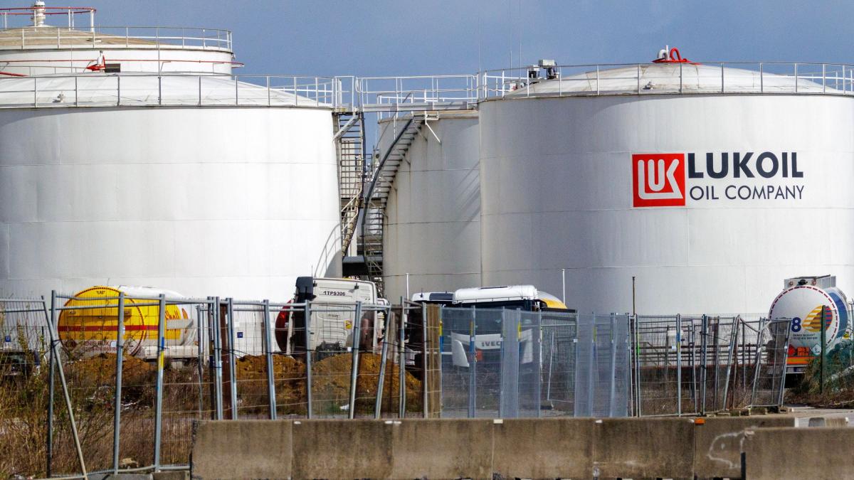 România, gata să repornească Petrotel LUKOIL. Ivan: „Prețuri mai mici!”