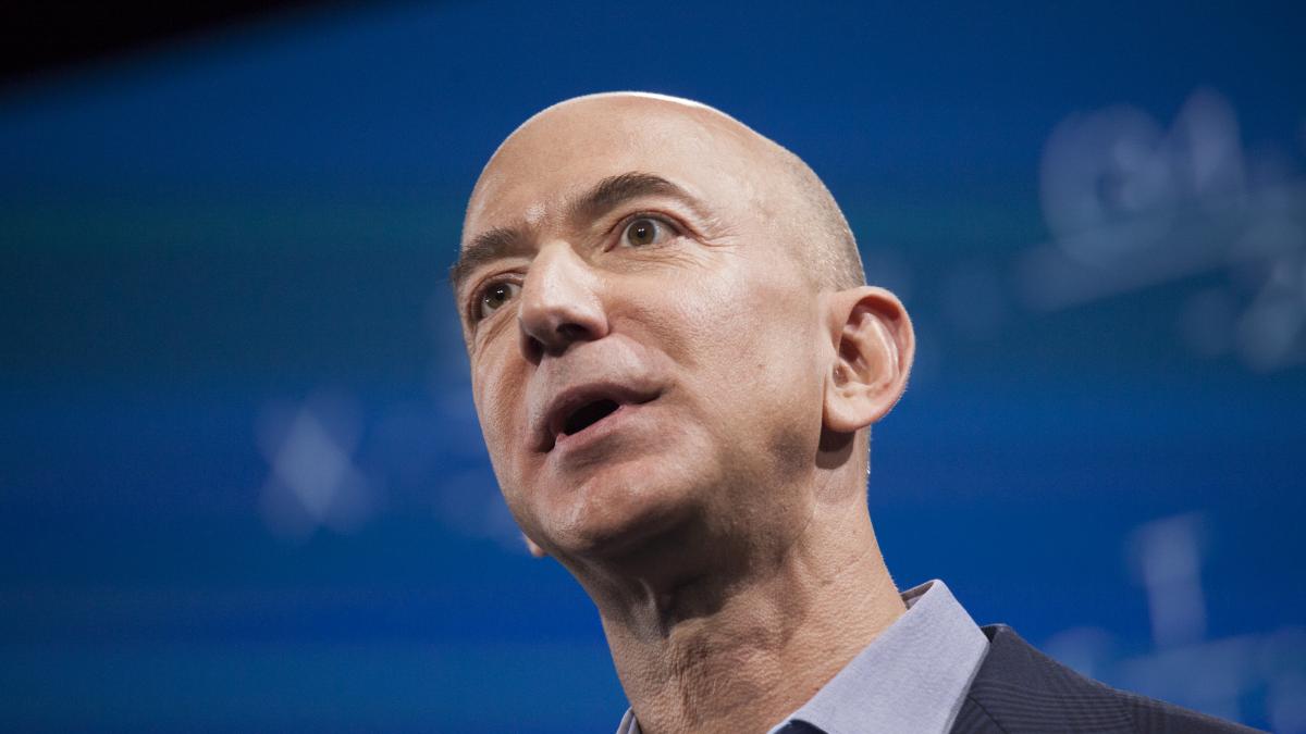 Bezos, salariu de mizilic la Amazon: Cât costă, de fapt, călătoriile șefului
