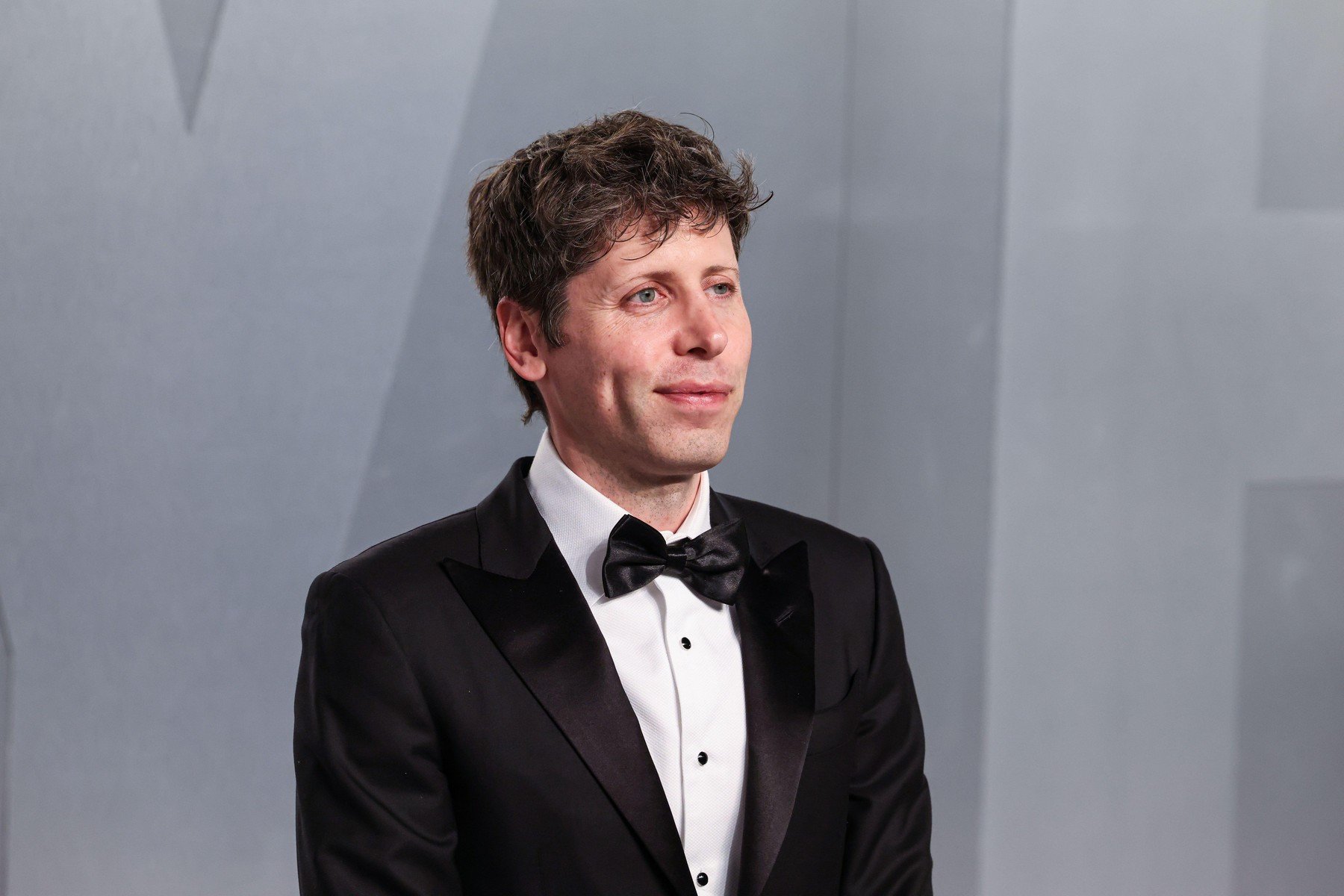 Sam Altman, liderul OpenAI, sub lupa: Carismă, controverse și acuzații de manipulare Imaginea lui SAM ALTMAN, CEO-ul OpenAI, este zguduită de acuzații de manipulare și comportament ambiguu, pe măsură ce industria inteligenței artificiale (AI) crește în importanță