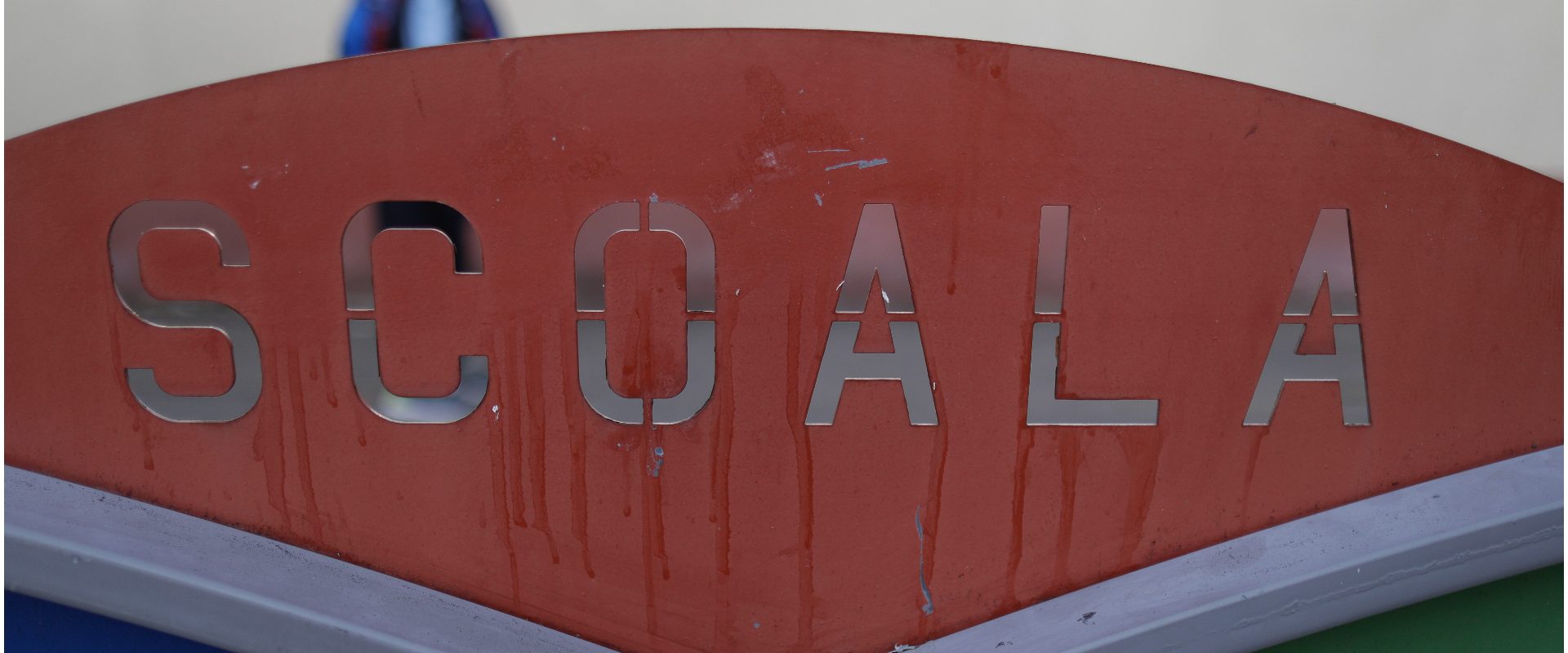 Profesorul din Gorj, acuzat de abuz sexual, încasează salariu de un an