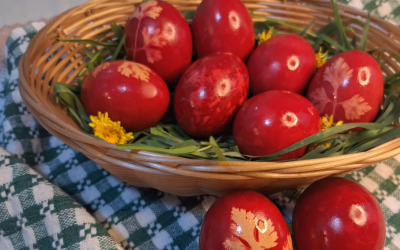 Cum vopsești ouăle de Paște ca la bunica: Trucuri cu ceapă, sfeclă sau varză roșie