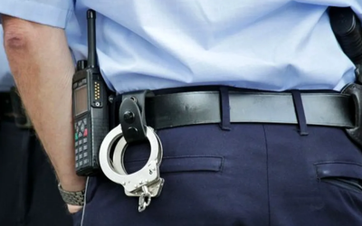 Femeie din Vrancea, atac violent: Polițist, lovit cu piatră la cap în scandal