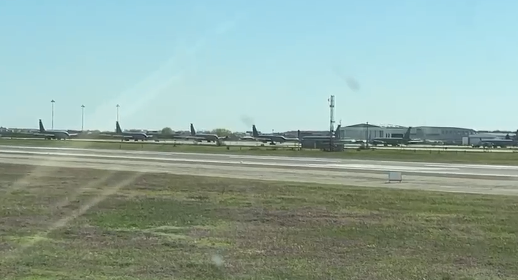 Activitate febrilă la baza 90 Otopeni, în ziua ultimatumului Trump pentru Iran