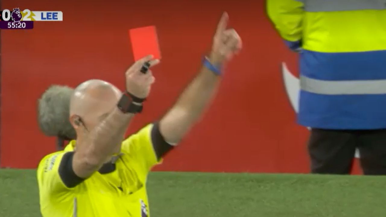 Arbitru, eliminat imediat după VAR la Manchester United – Leeds: ULUITOR