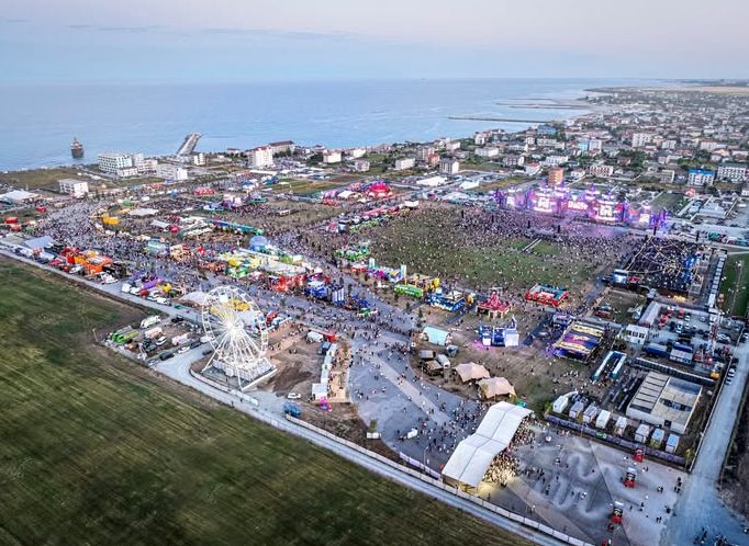 Selly face apel la proprietarii de pensiuni: „Prețuri corecte” pentru cazare la NIBIRU Vloggerul Selly a anunțat că a vândut peste 10.000 de abonamente de trei zile la festivalul NIBIRU, în doar patru zile de la lansare
