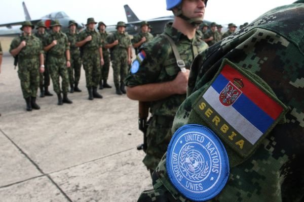 Explozibili descoperiți lângă o conductă de gaz care leagă Serbia și Ungaria: Alertă majoră de securitate Autoritățile din Serbia au descoperit explozibili în apropierea unei conducte de gaz care alimentează Serbia și Ungaria, o descoperire care a dus la o anchetă amplă și la o reacție rapidă din partea liderilor celor două țări