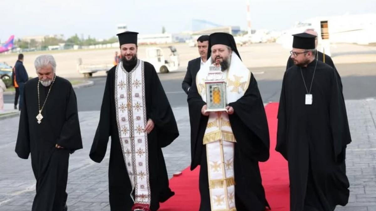 Sfânta Lumină de la Ierusalim, în România: „Izvor de bucurie și viață”