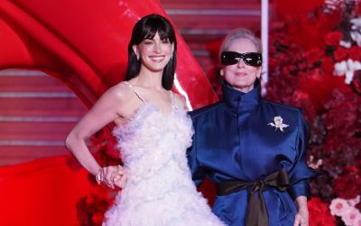 Hathaway și Streep, „Diavolul” pe covorul roșu: Ouă de Paște ascunse