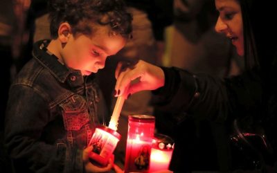 Focul pascal, doar lumină: Reguli critice la biserică și acasă de Paște