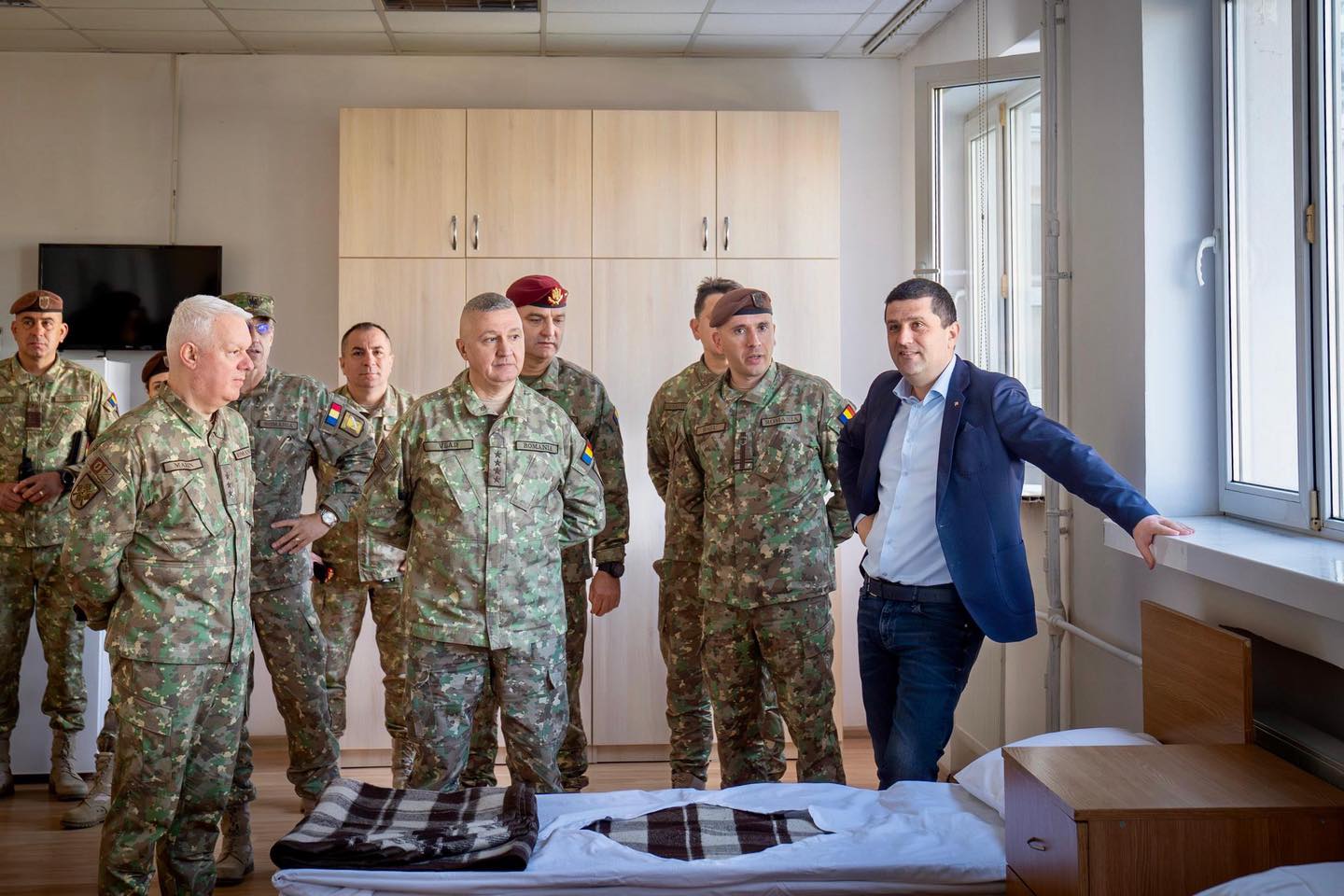 Ministrul Apărării Naționale, RADU MIRUȚĂ, a vizitat marți unitatea militară din cadrul Batalionului 265 Poliție Militară, una dintre locațiile unde tinerii vor fi instruiți în cadrul programului dedicat soldaților și gradaților voluntari în termen (SGVT)