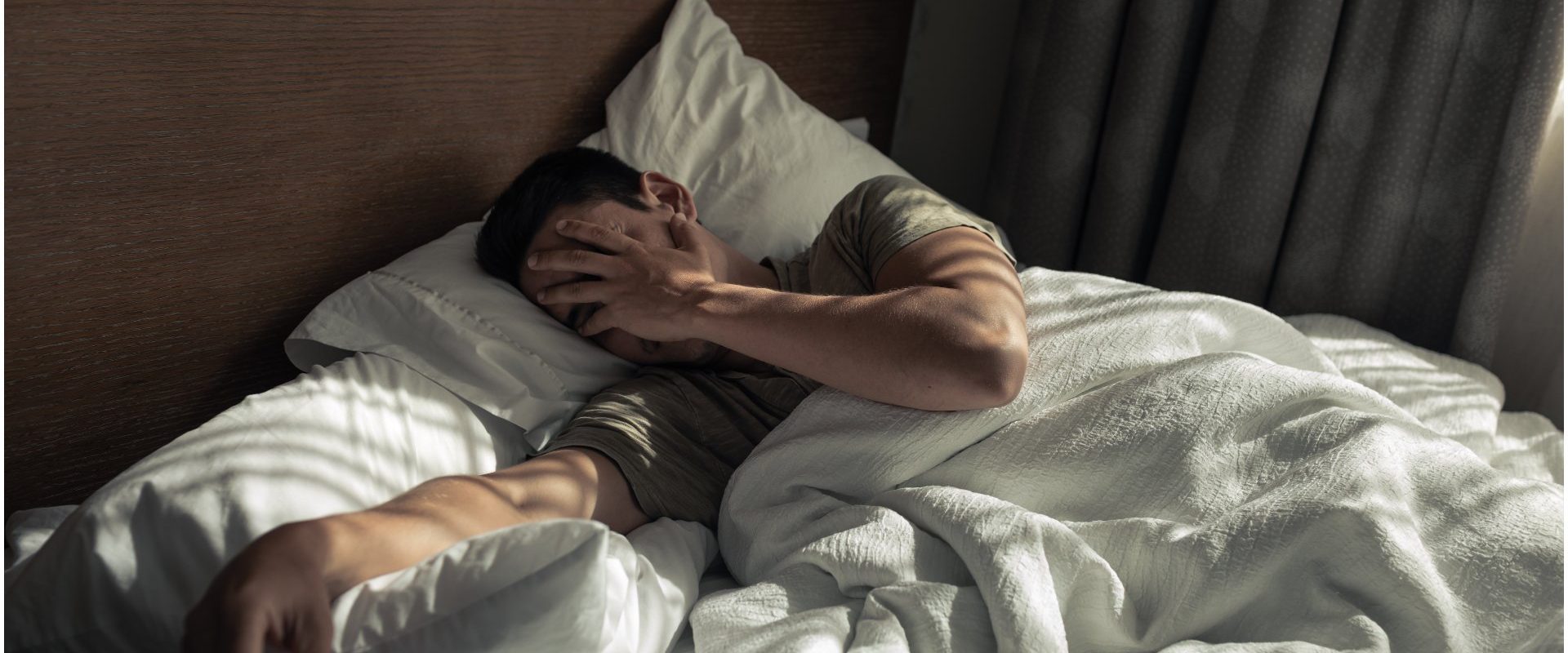 Românii, cu ochii-n lacrimi: Grijile economice le dau nopți albe