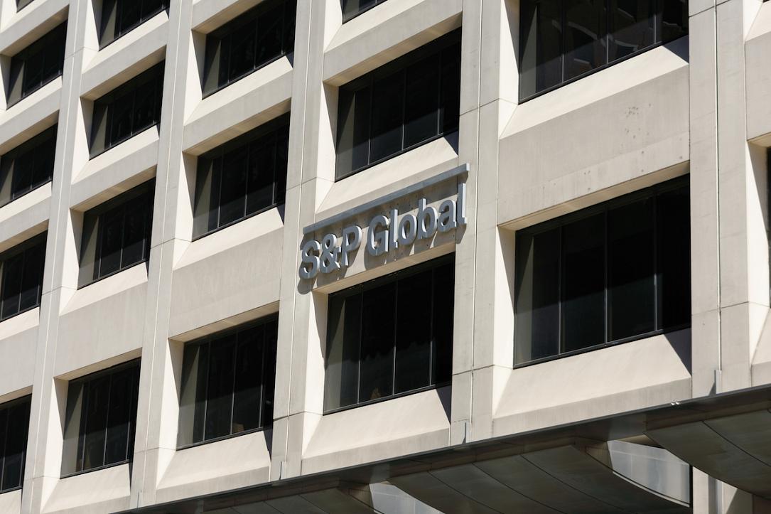 S&P păstrează ratingul României, dar cu perspectivă negativă