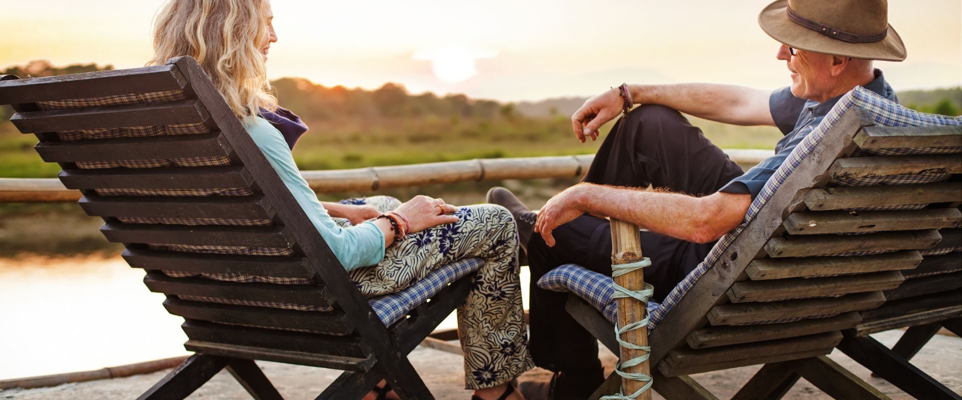 Criza Cuvintelor: Românii vorbesc mai puțin. Ce se întâmplă în țară