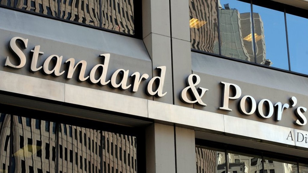 Agenția S&P Global Ratings menține ratingul României la nivelul recomandat investițiilor București – Agenția de rating S&P Global Ratings a reconfirmat, vineri, ratingul aferent datoriei guvernamentale a României la nivelul BBB-/A-3 pentru datoria pe termen lung și scurt