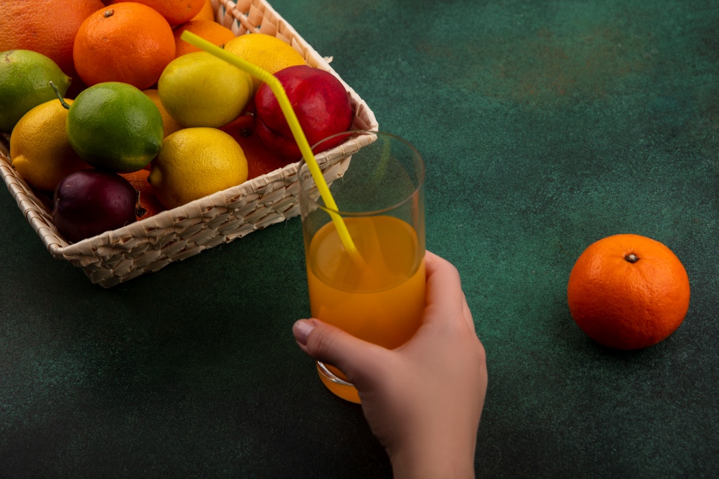 Sucul de fructe, inamicul glicemiei? Ce spun, de fapt, experții despre asta