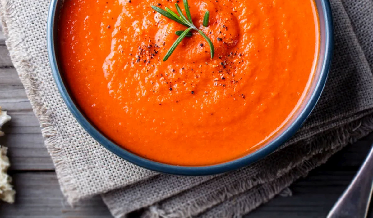 Supă cremoasă cu feta la cuptor: Rețeta rapidă și delicioasă