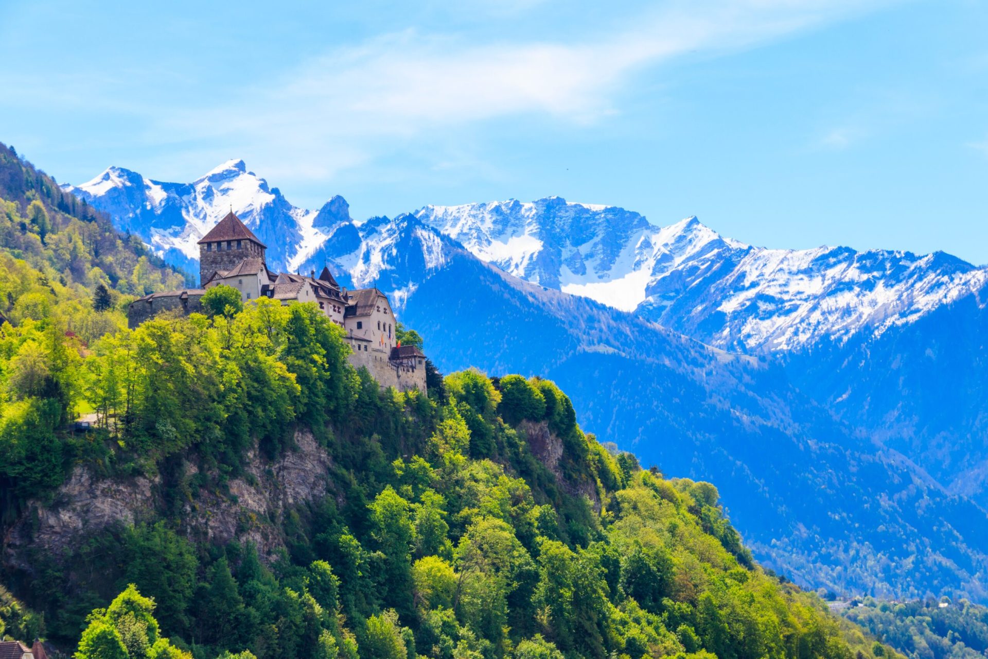 Țara din Europa cu peisaje și castele de poveste, ignorată de turiști