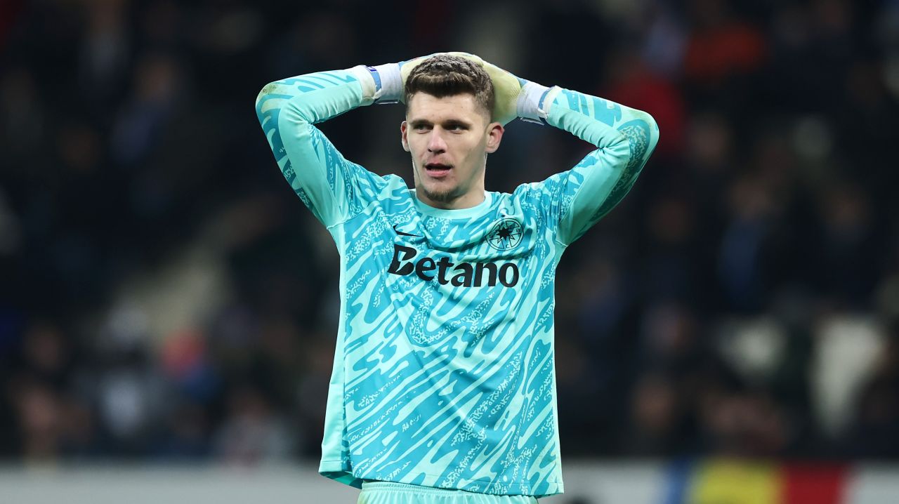 Târnovanu, pe punctul de a părăsi FCSB? Portarul ar putea juca în Superliga din sezonul următor Portarul Ștefan Târnovanu, 25 de ani, pare să nu mai aibă viitor la FCSB, cel puțin pentru acest sezon