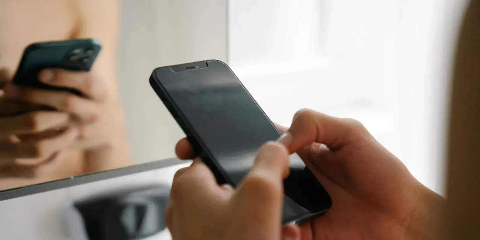 Telefonul te fură! Cum îți păcălește creierul, confirmă neurologia