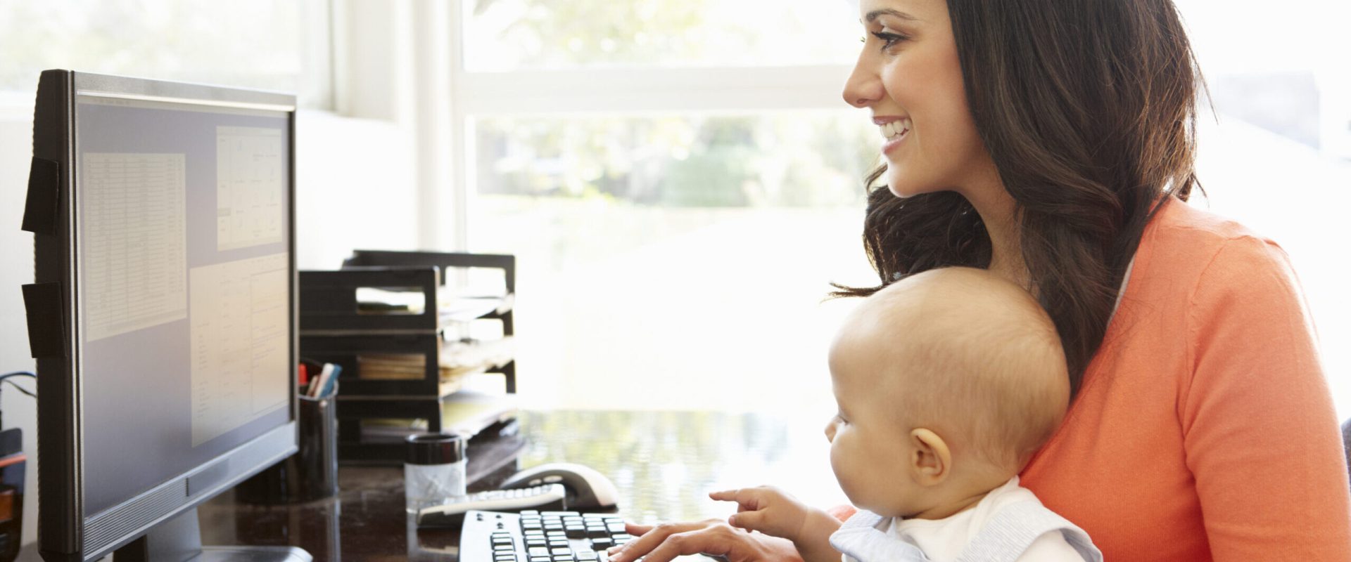 Stimulent pentru mame: Câți bani primesc cele care se întorc la muncă mai devreme