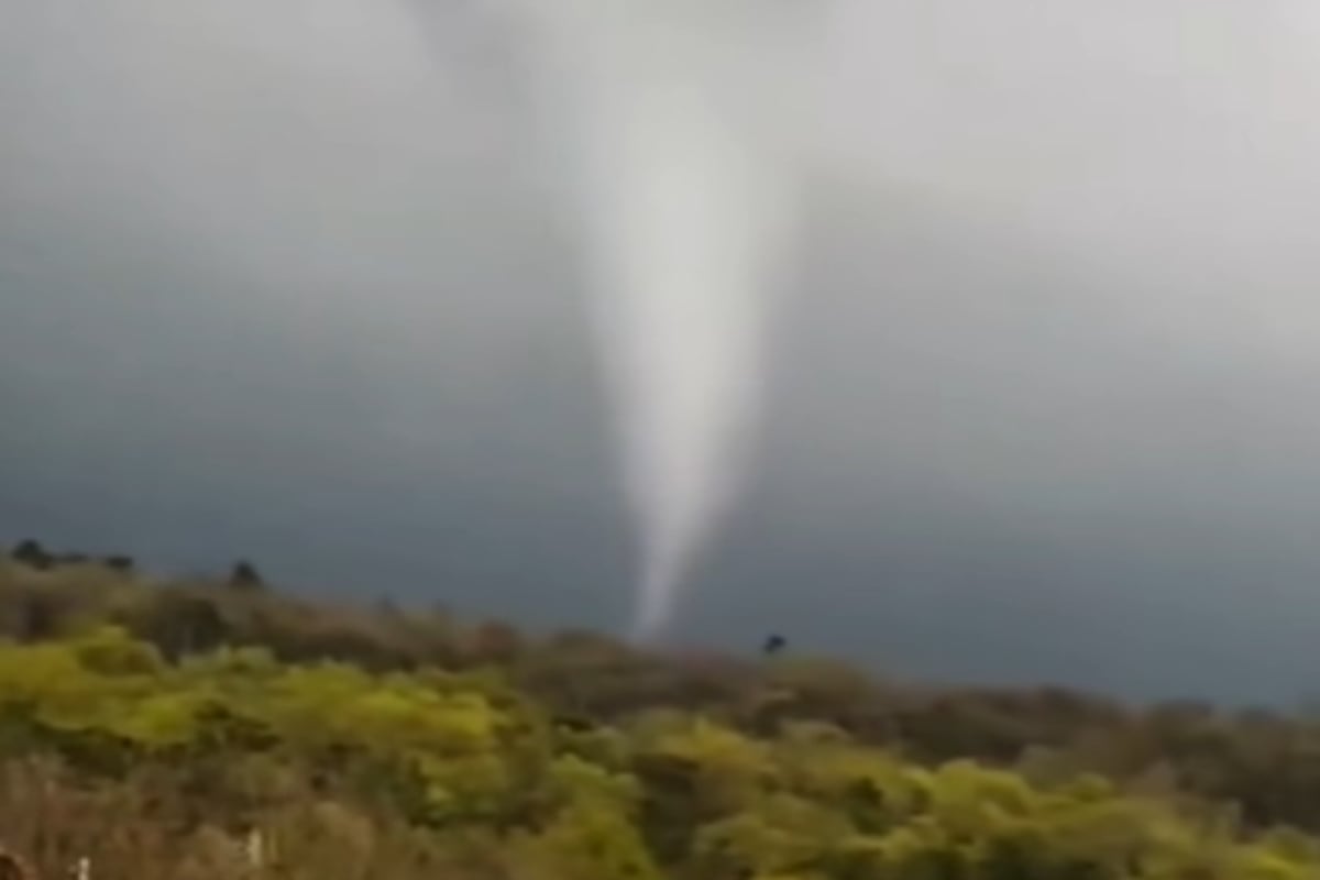 Tornadă în Mureș: Meteorologii, despre vremea extremă din România