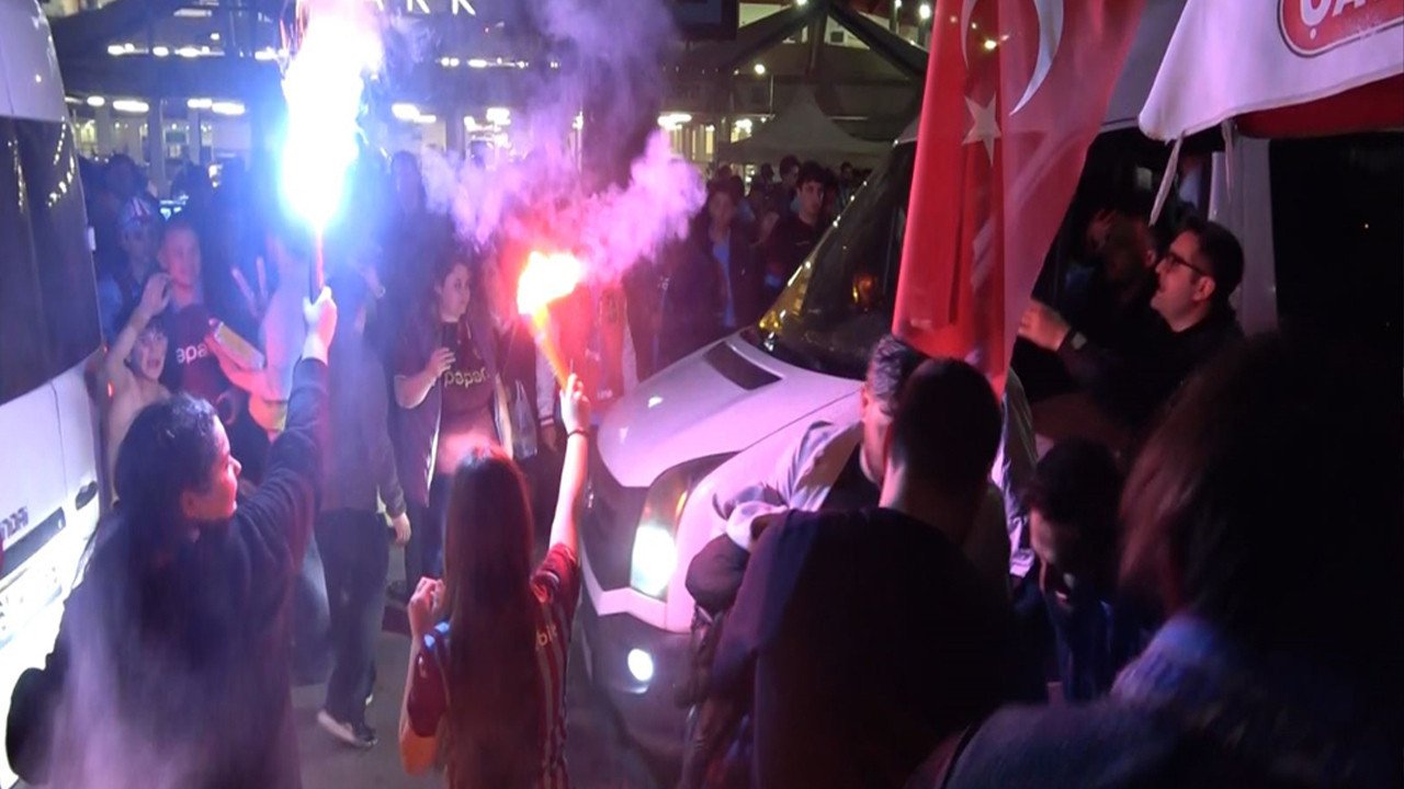 În ziua de duminică, orașul TRABZON a fost cuprins de o explozie de bucurie și sărbătoare, după ce echipa locală TRABZONSPOR a învins pe GALATASARAY cu scorul de 2-1, în cadrul etapei a 28-a din Super Lig