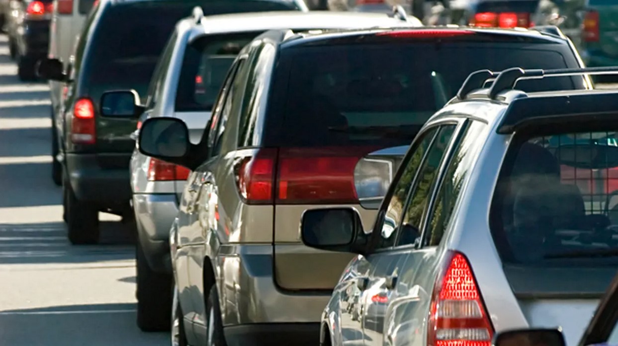 Aglomerat, vineri la orele de vârf: Cozi pe A1 și DN1 spre București