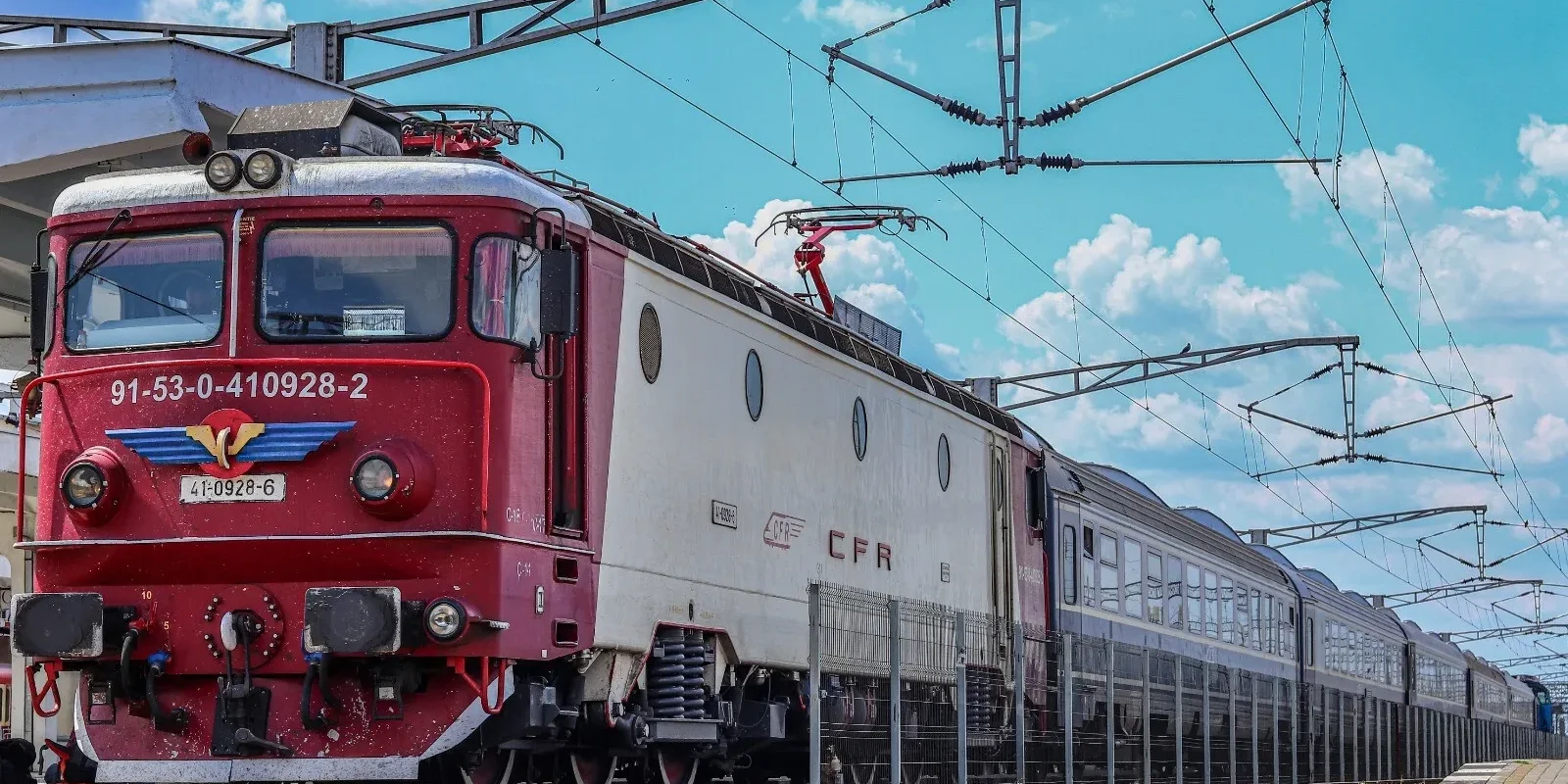 Trenurile, blocate între Mihăești și Radomirești din cauza unei avarii