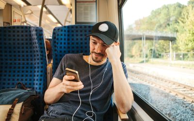 Românii, mai degrabă pe social media decât la educație și știri online