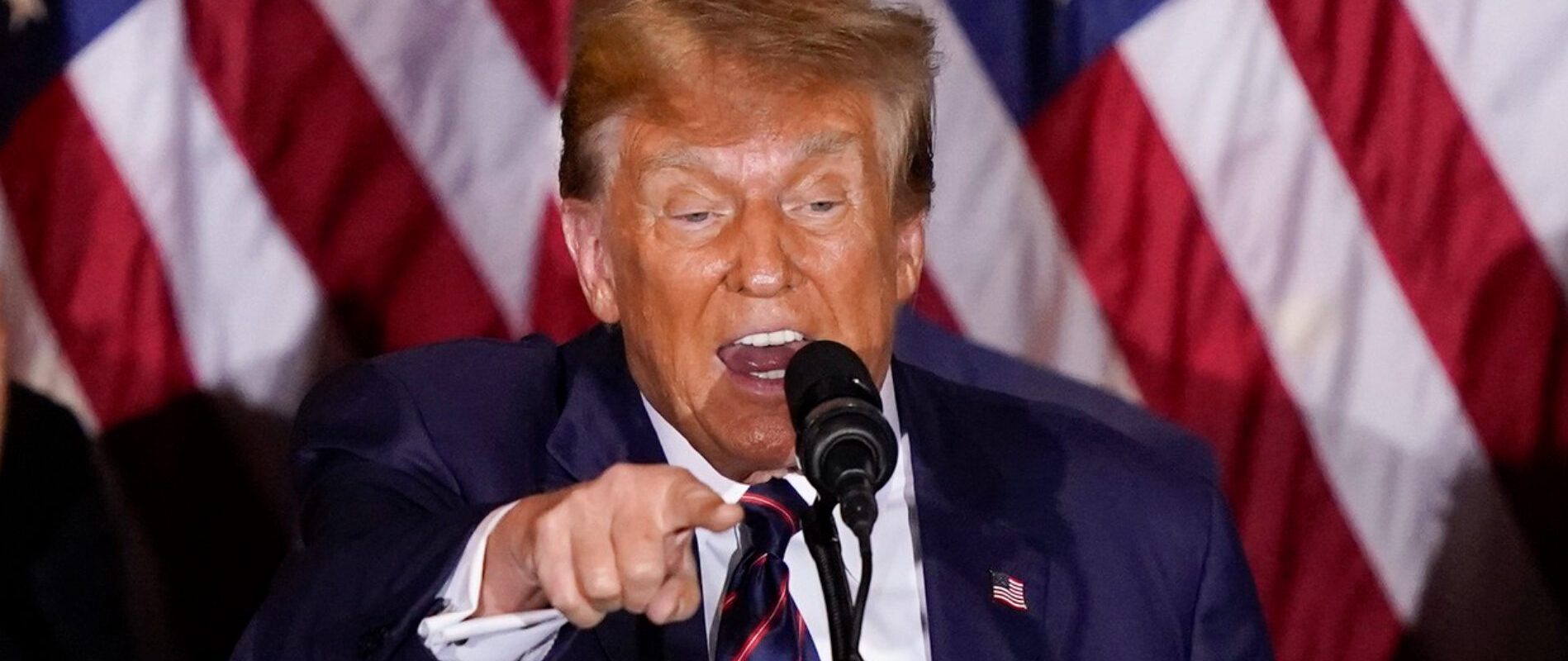 Zeci de democrați din Congresul american solicită înlăturarea președintelui Donald Trump din funcție