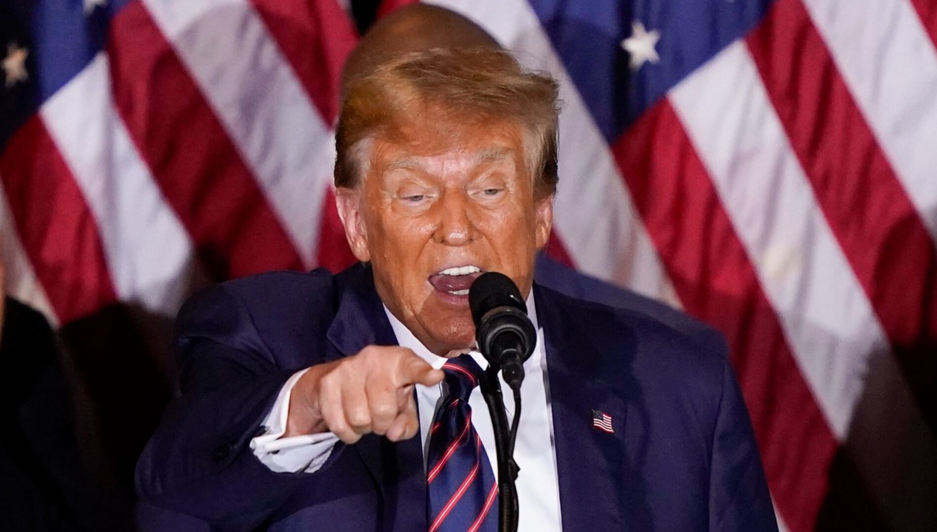 Zeci de democrați din Congresul american solicită înlăturarea președintelui Donald Trump din funcție