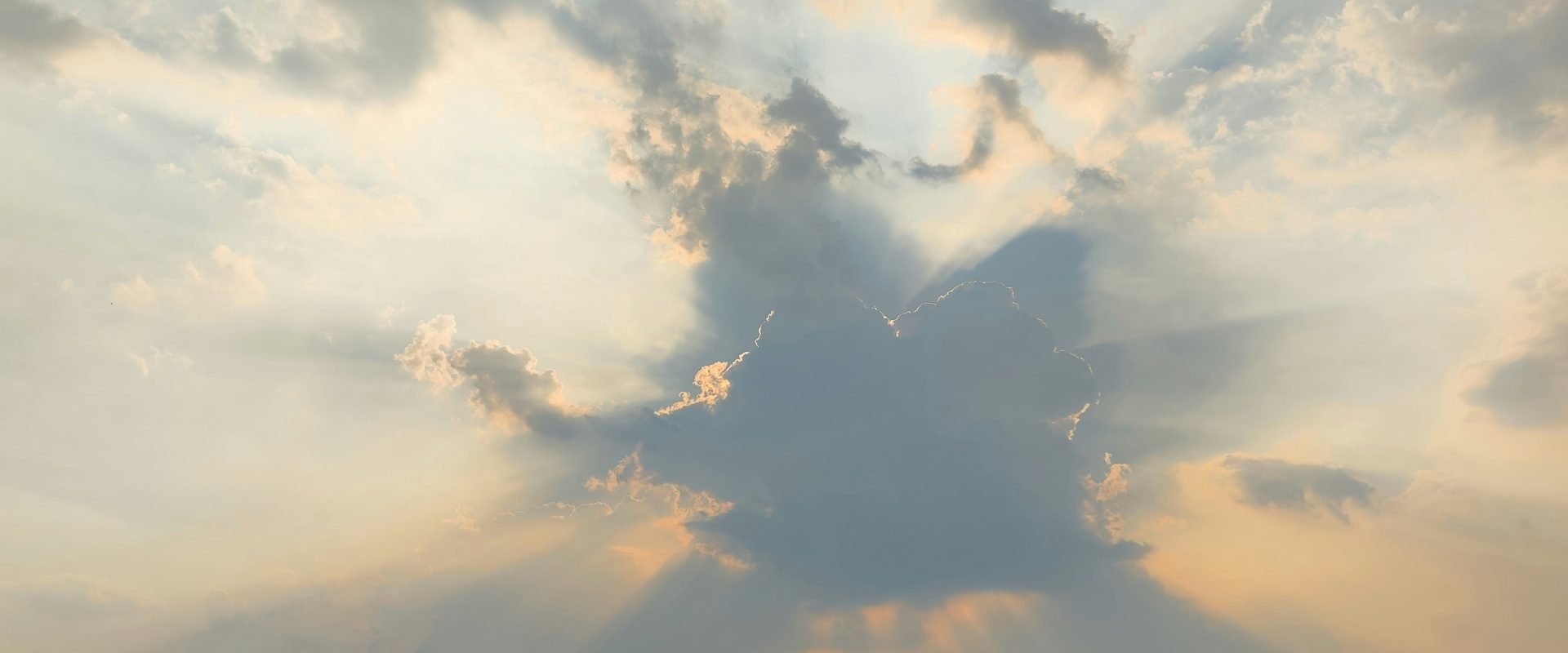 Soarele ne zâmbește dimineața, dar după o săptămână cu vreme frumoasă, capricioasa primăvară luxemburgheză își face din nou apariția