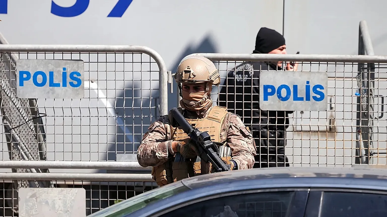 Atentat TERIBIL în Turcia: 4 morți și zeci de răniți la o școală, după un atacator de 14 ani