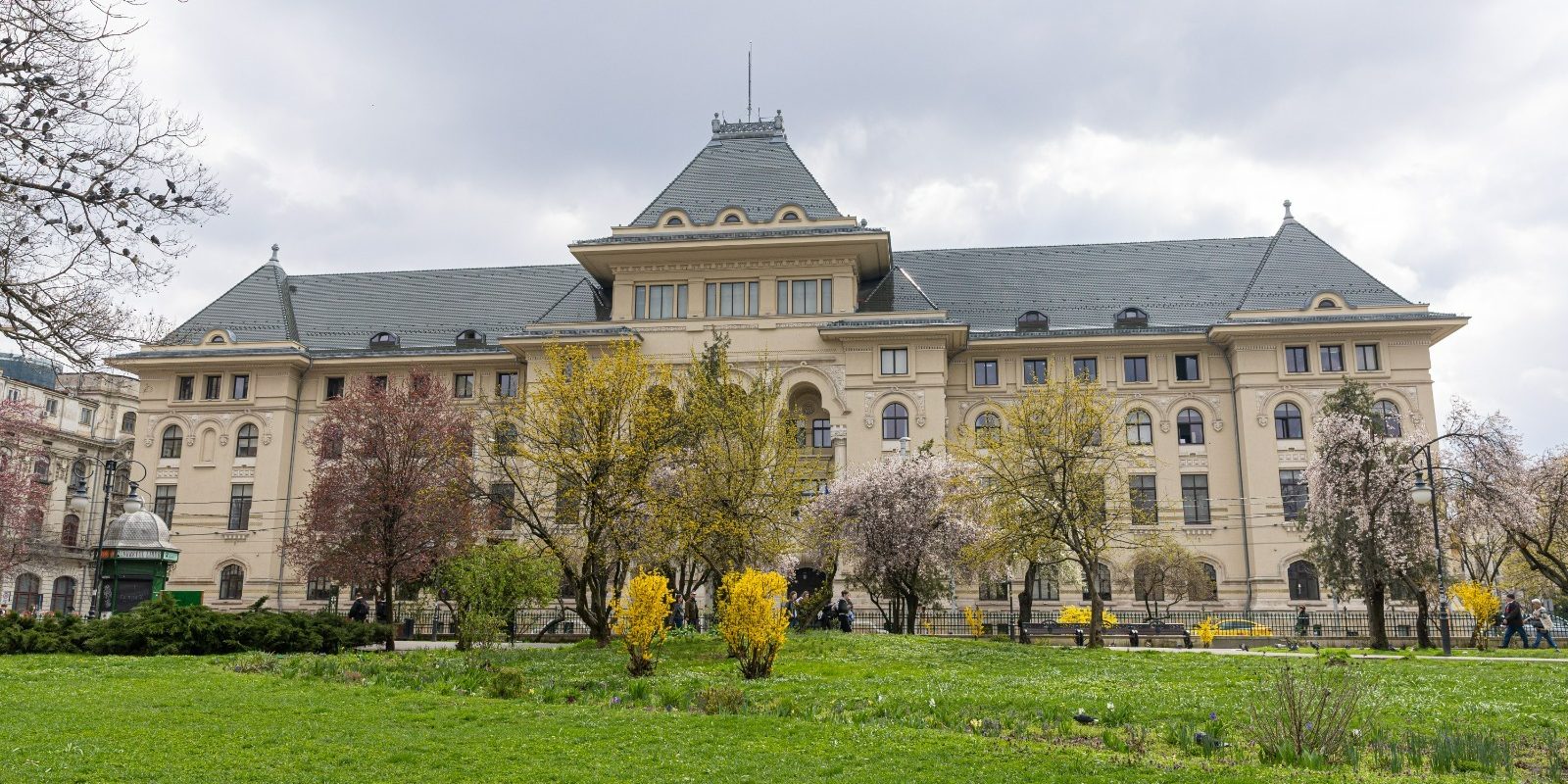 Gratuit: Tururi ghidate la Primăria București, în weekend