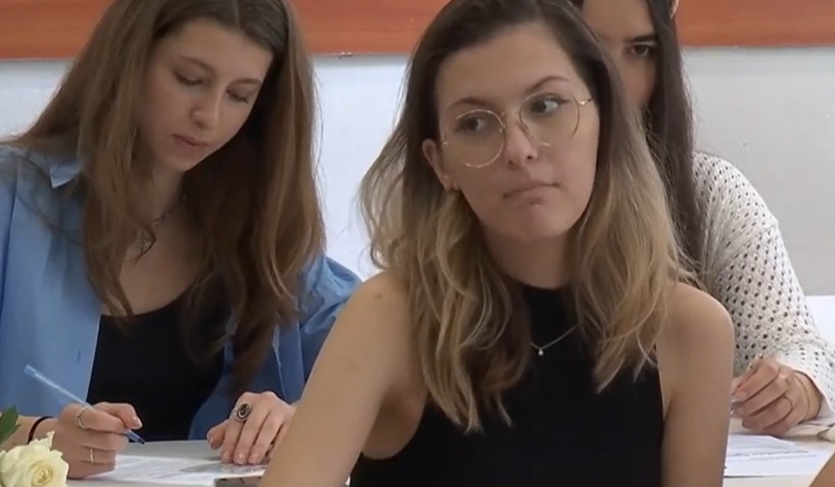 Ultimul hop pentru absolvenți: Examenele grele încep acum!