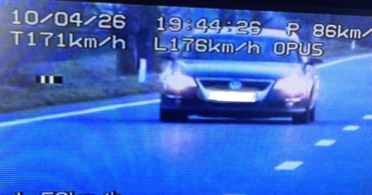 Șoferiță, prinsă cu 176 km/h pe DN38: „Ardeau cozonacii la cuptor!”