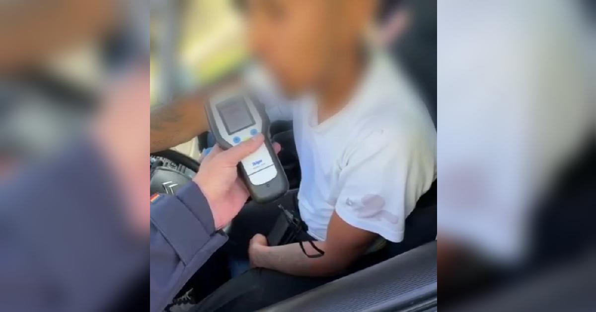 Șofer începător din Brașov, reținut beat. A dat gata o sticlă de whiskey și beri