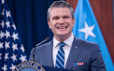 Hegseth, gafele religioase: Pulp Fiction în loc de Biblie la predică