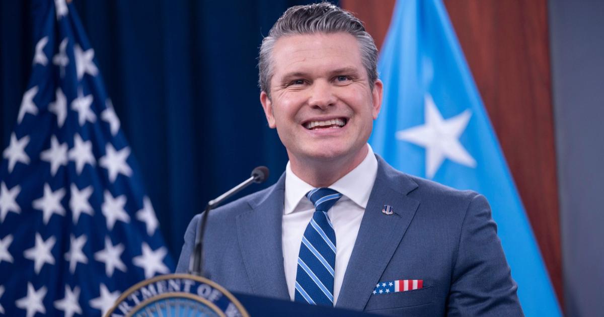 Hegseth, gafele religioase: Pulp Fiction în loc de Biblie la predică