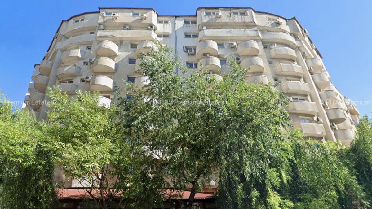 Bloc întreg în centrul Bucureștiului, cu 50 de apartamente, scos la vânzare