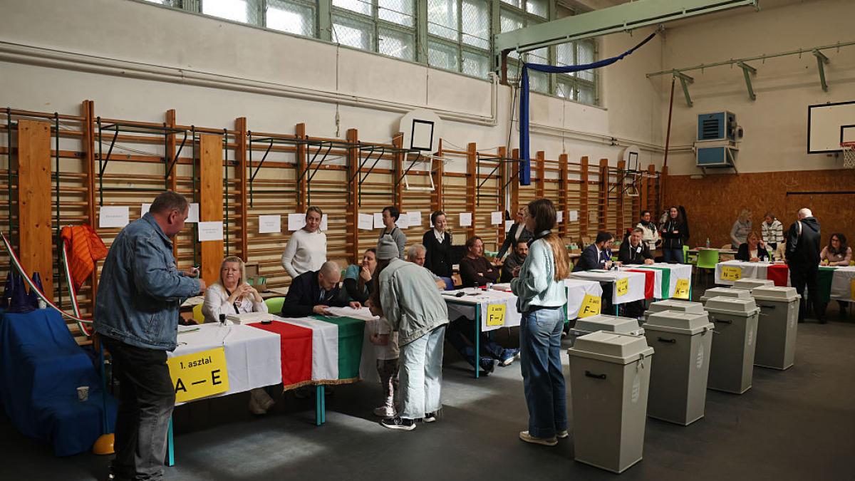 Politicianul Român, șocat de alegerile din Ungaria: „Dinozaurii” cu ziare uriașe