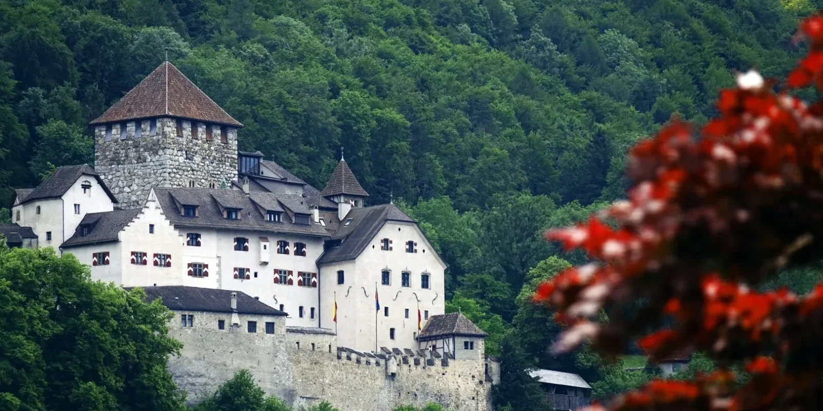 Tara din inima Europei, ascunsă turiștilor: Accesul se face doar cu trenul sau cu mașina